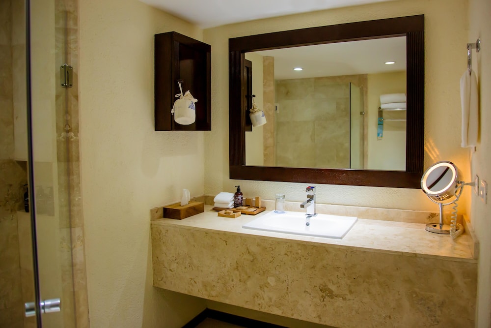 استوديو أساسي بسرير كينج بإطلالة على المسبح، Casa Dorada Los Cabos Resort and Spa 2/2