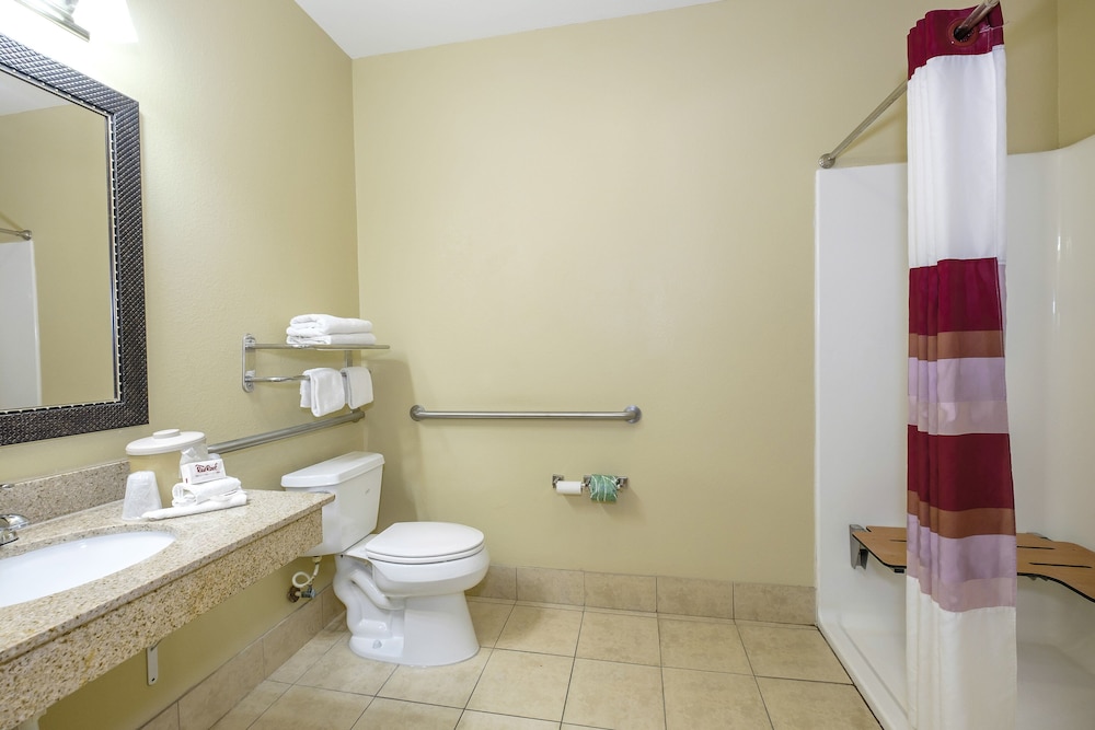 Red Roof Inn & Suites Lake Charles 19/43