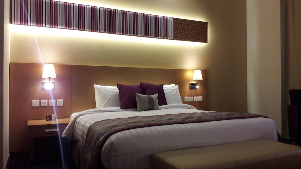 DELUXE, DOUBLE BED