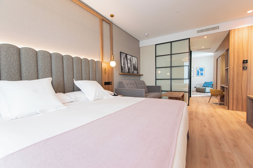 Giralda Center Hotel 3/40