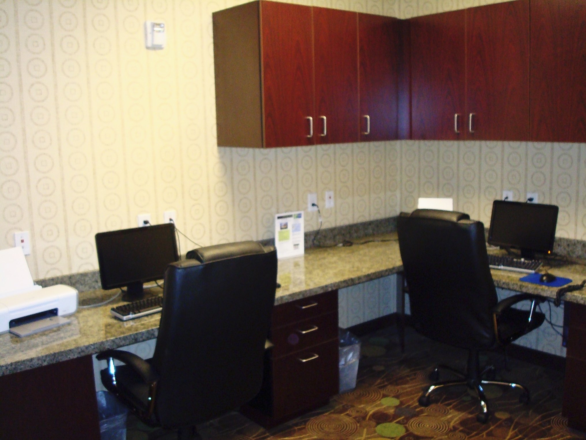 Holiday Inn Express Hotel Clovis Fresno 67/76