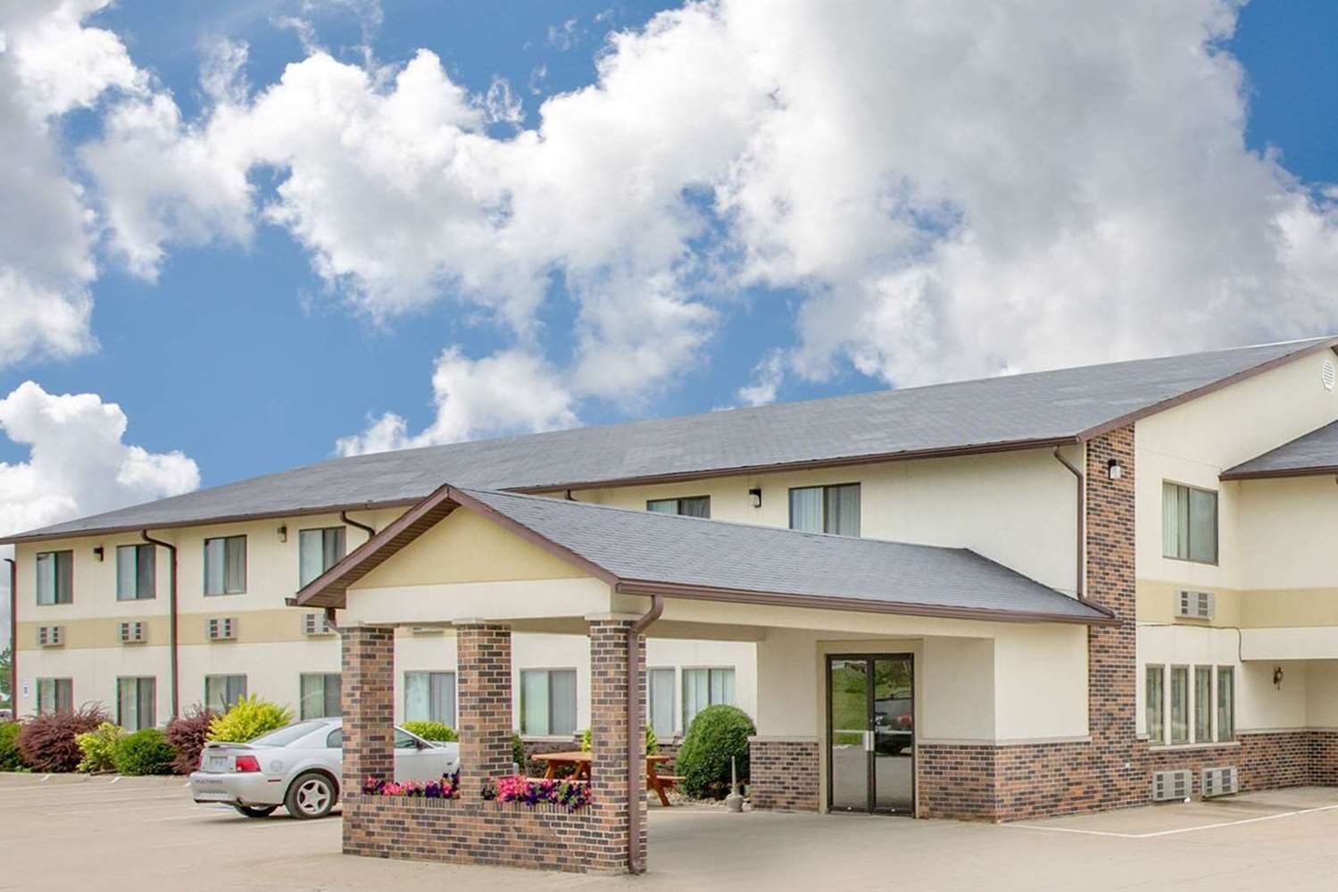 Travelodge by Wyndham Lamoni 2/15