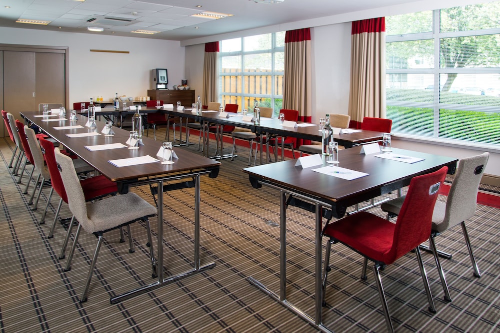 Express By Holiday Inn Glasgow Airport 42/54