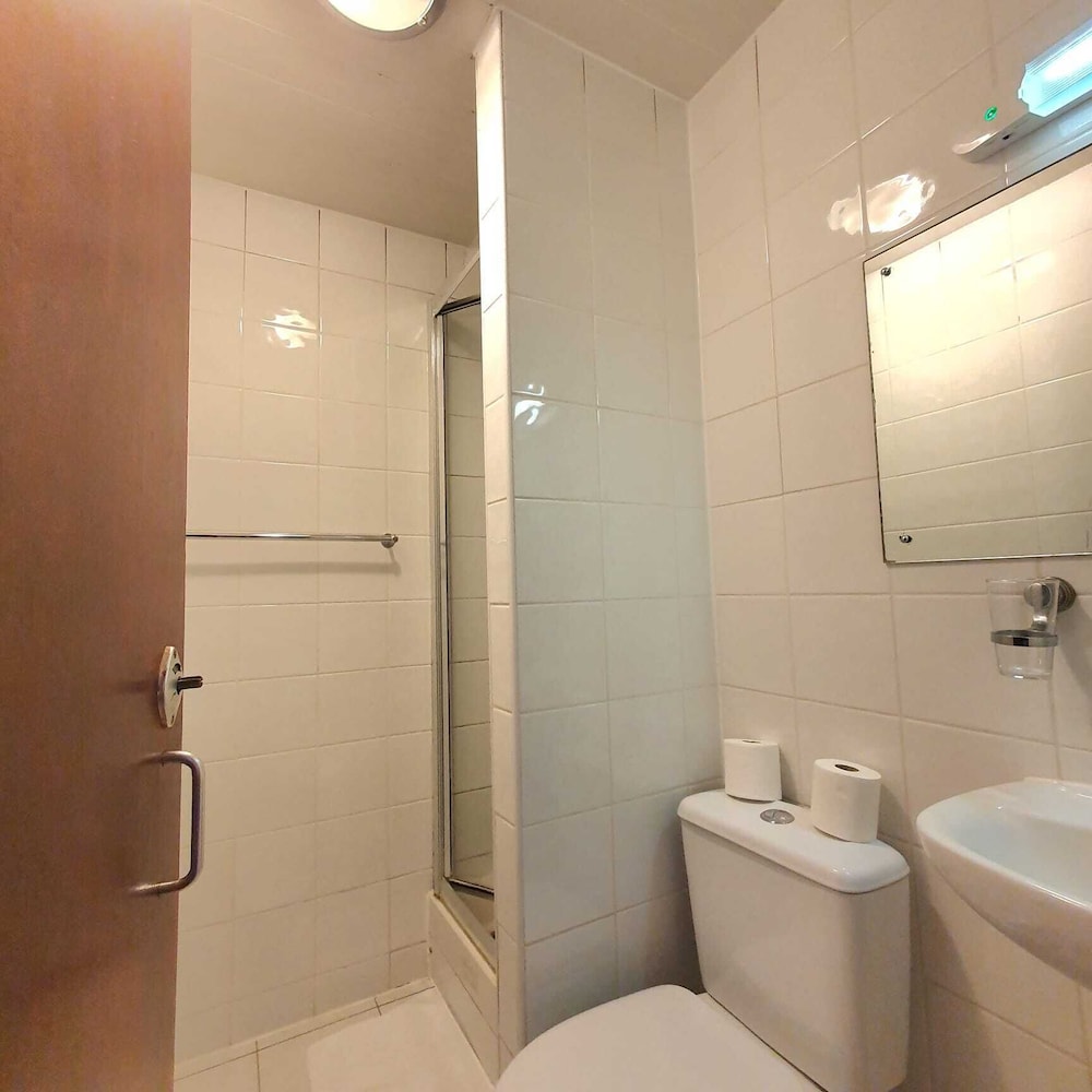ROOM, TWIN BEDS