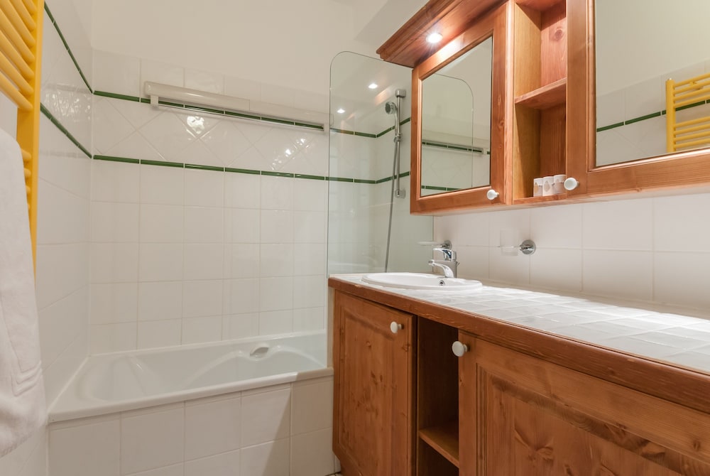 PIERRE AND VACANCES PREMIUM LES HAUTS BOIS 50/50