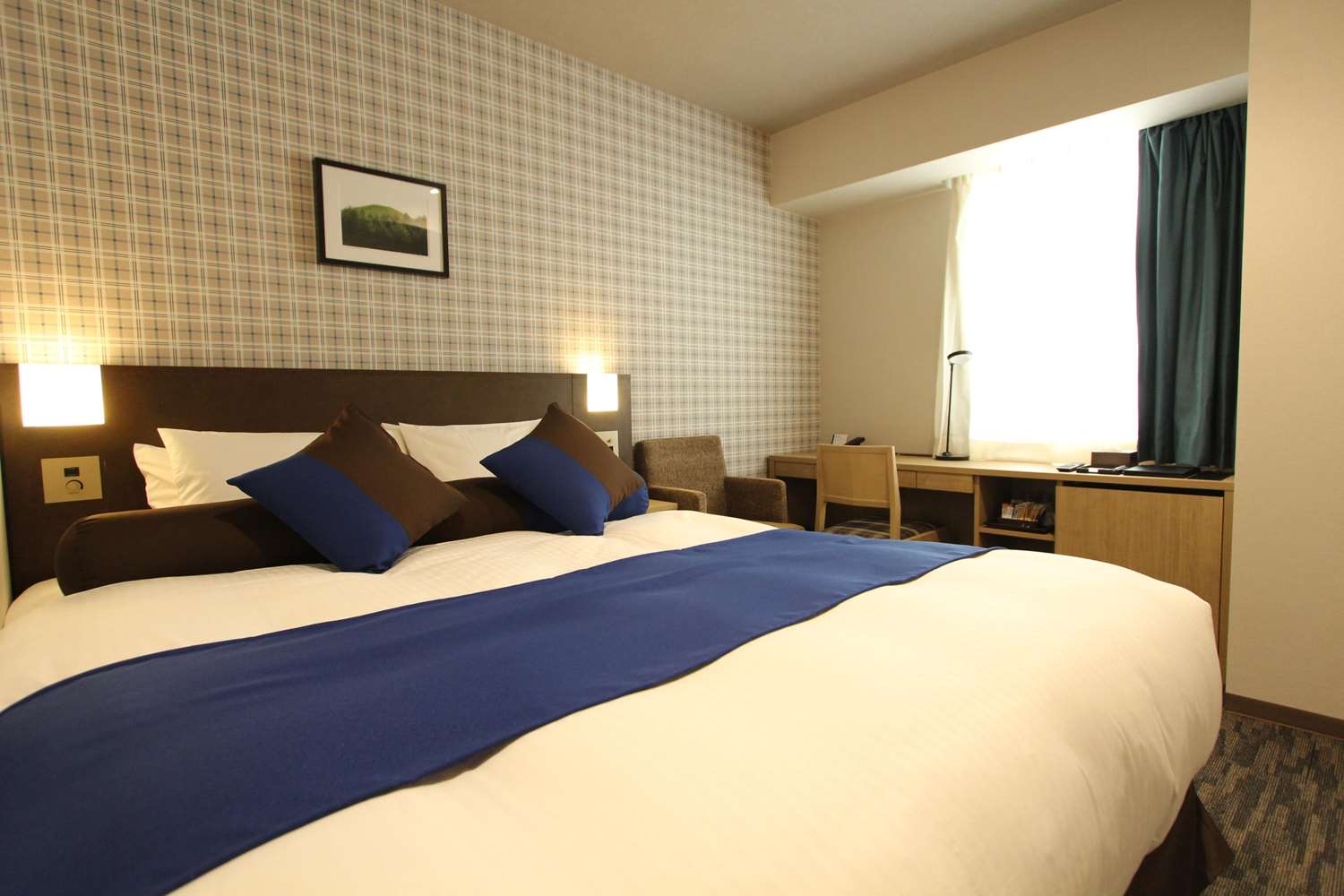 SUPERIOR, QUEEN BED