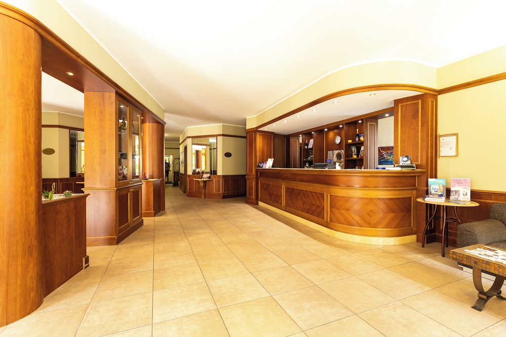 Hotel Valentino 8/50