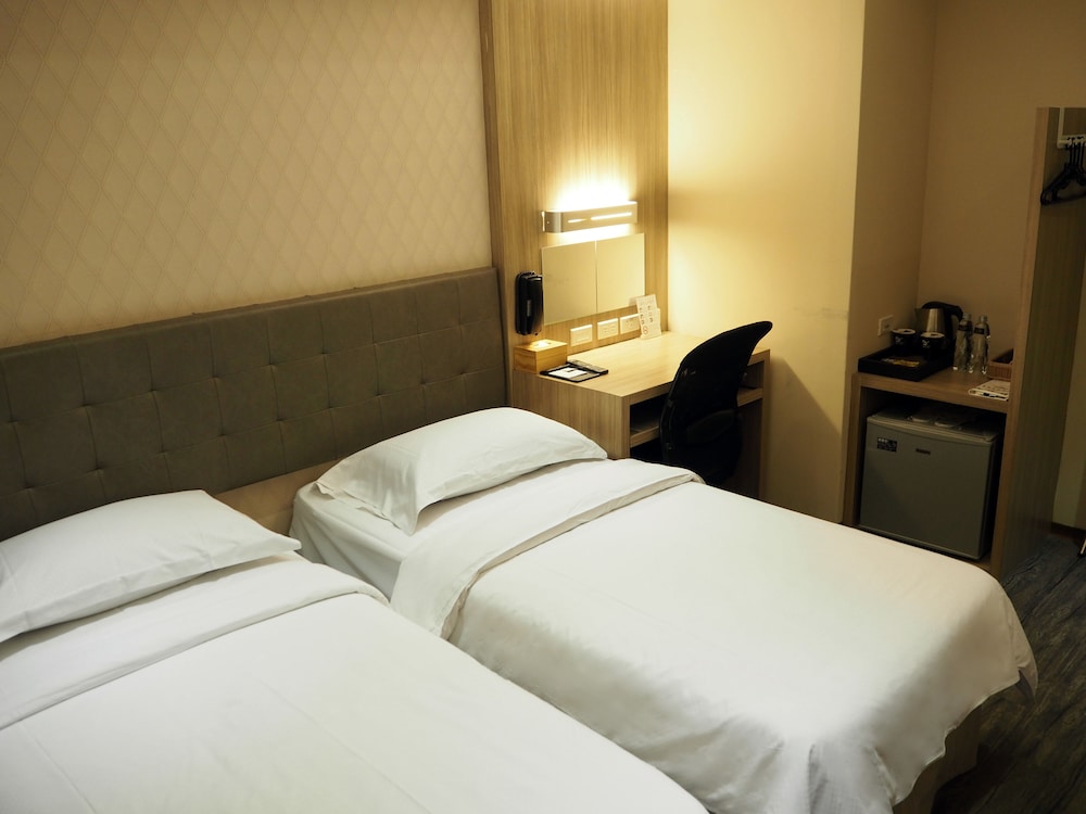 The Riverside Hotel International 18/63