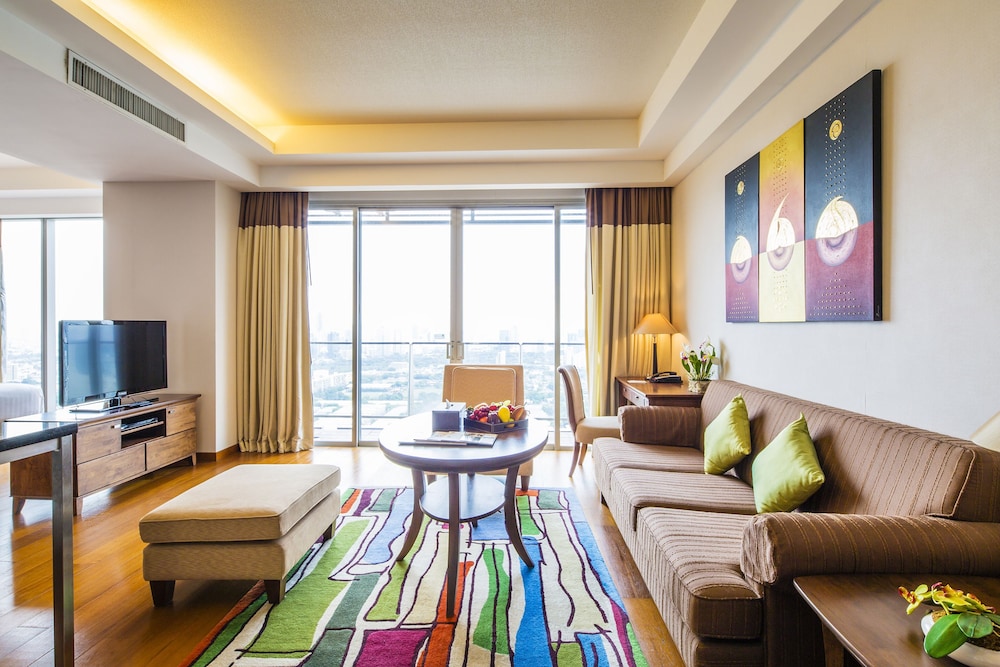 Column Bangkok Hotel 42/74