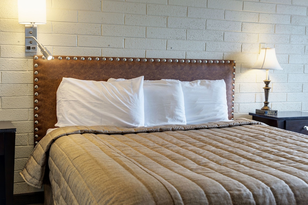 El Rancho Hotel 14/42