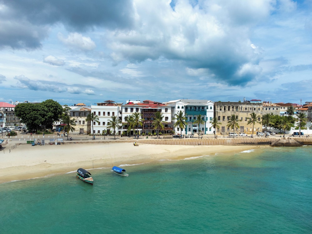Mizingani Seafront Hotel 75/80