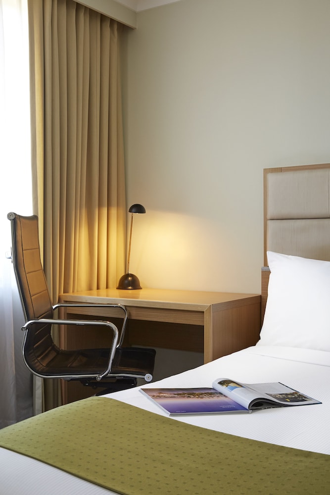 Holiday Inn Parramatta 33/76