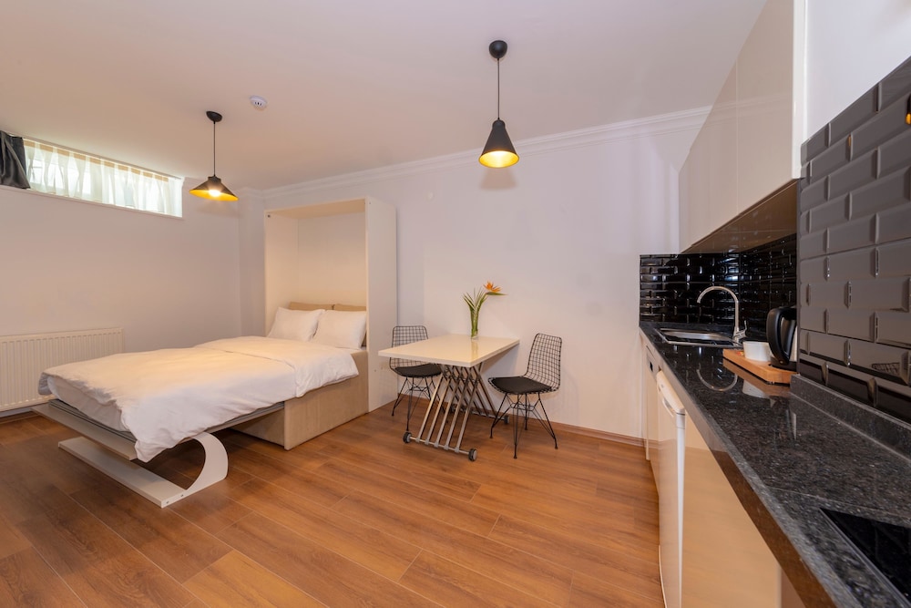 Joy Suites Hotel 30/69
