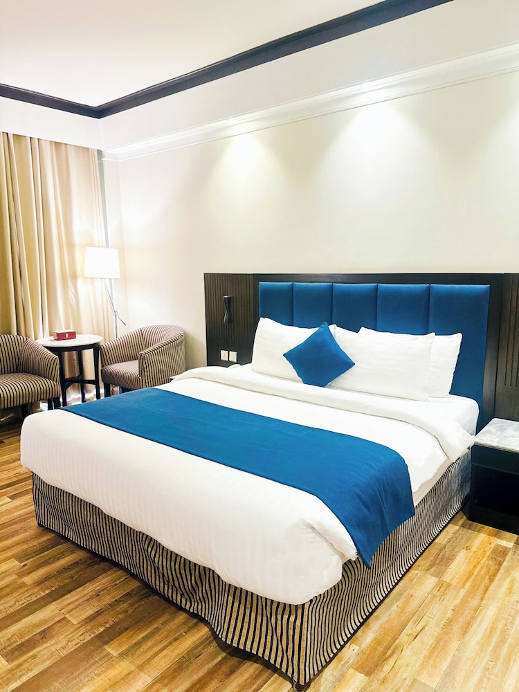 DELUXE, TWIN BEDS