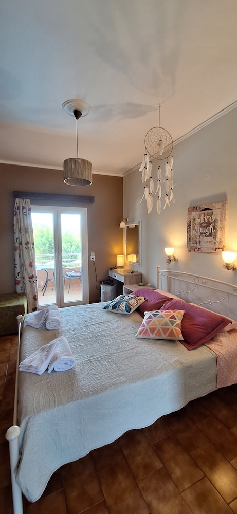STUDIO, DOUBLE BED