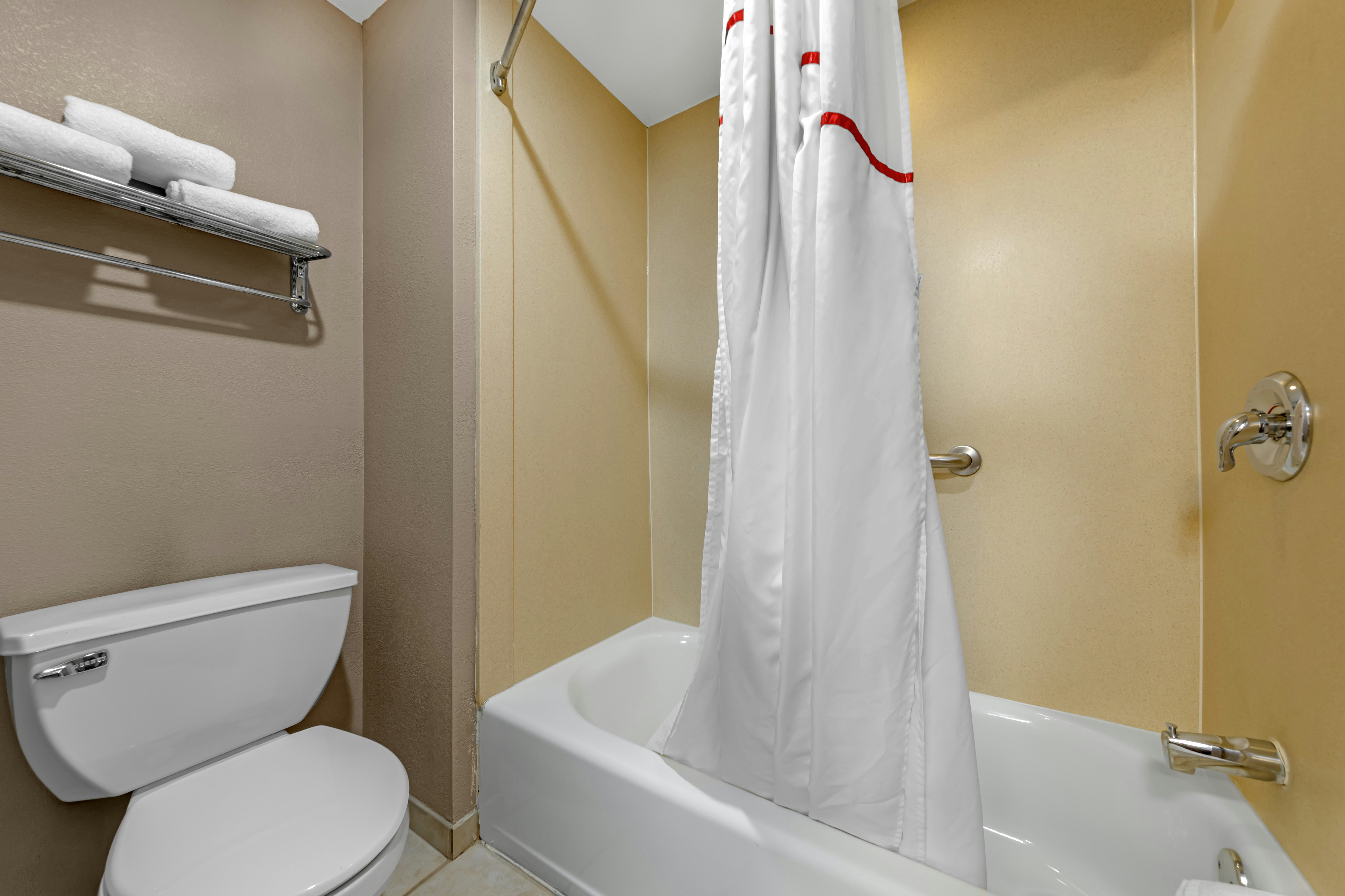 Red Roof Inn & Suites Philadelphia - Bellmawr 16/16