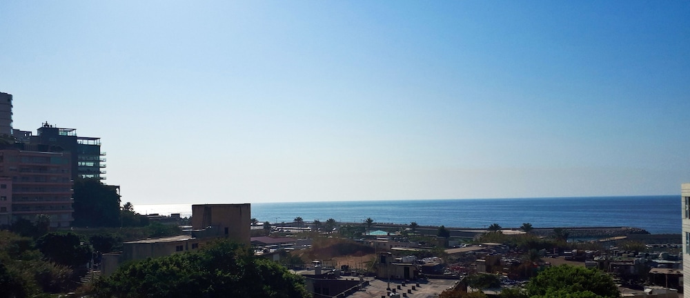 Lahoya Homes, Beirut 42/50