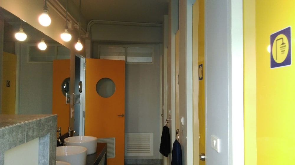 FEMALE DORM, 8 BEDS, SHARED BATHROOM