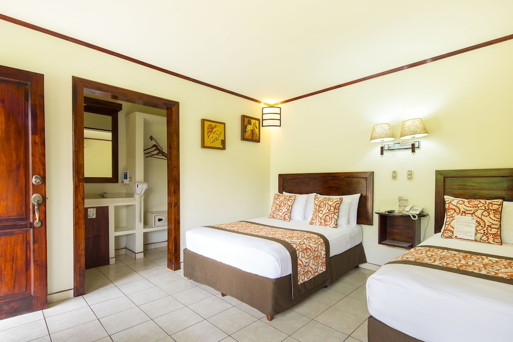 Arenal Volcano Inn 24/69