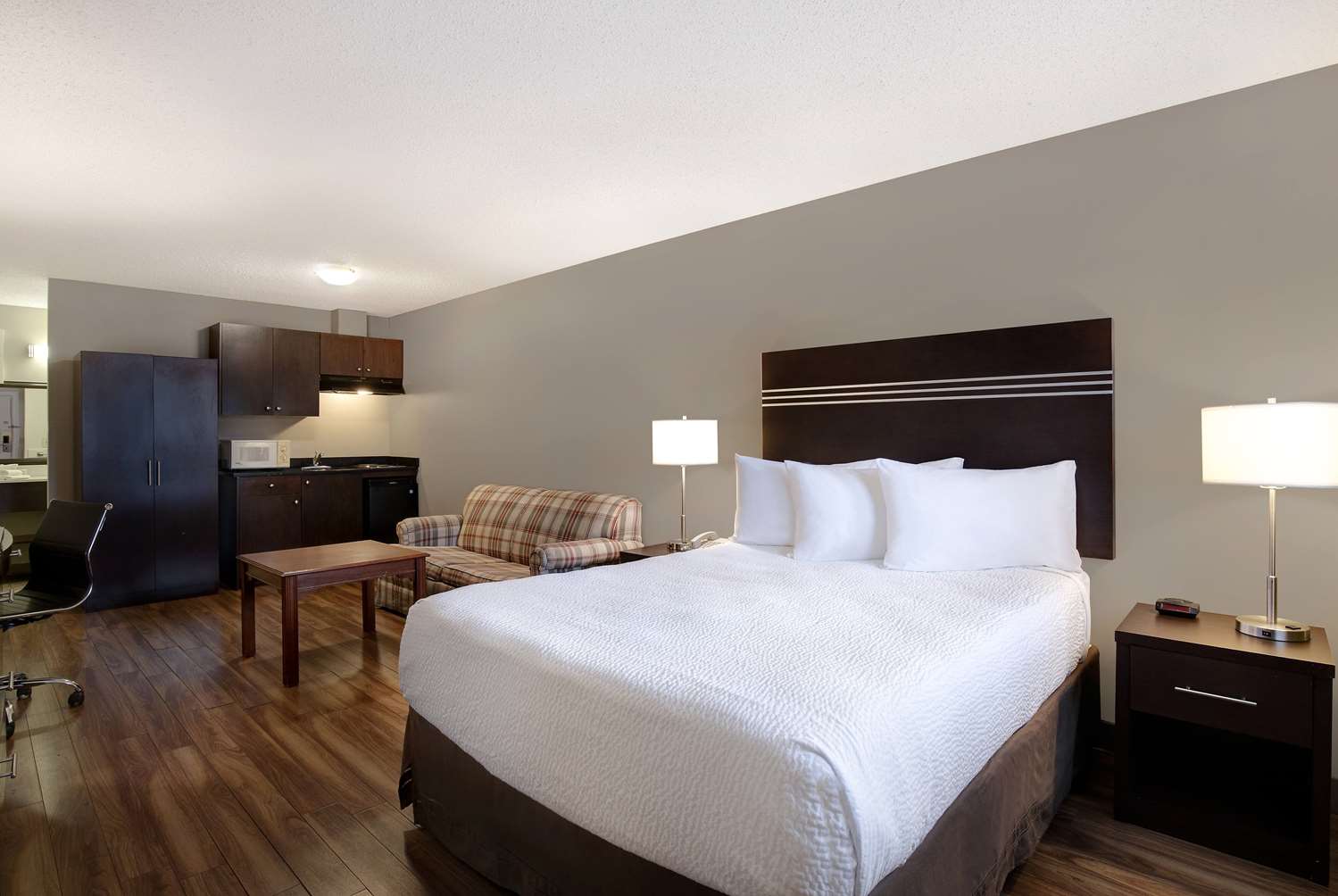 Days Inn By Wyndham Vernon 7/31
