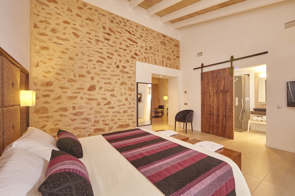 Bennoc Petit Hotel 23/80