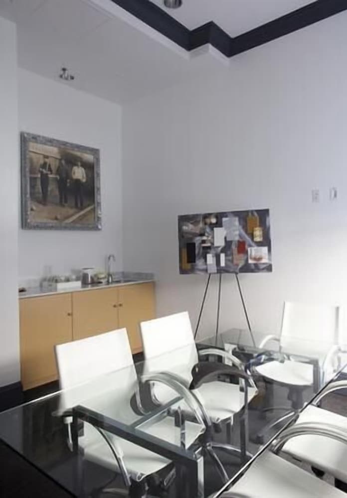 La Pensione Hotel 30/37