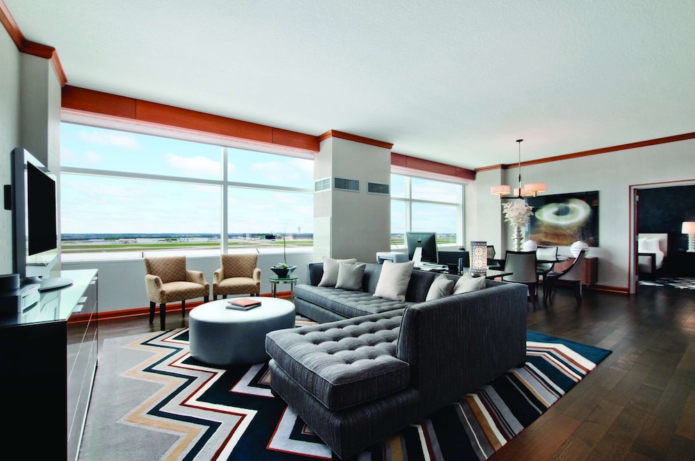 Grand Hyatt DFW 34/64
