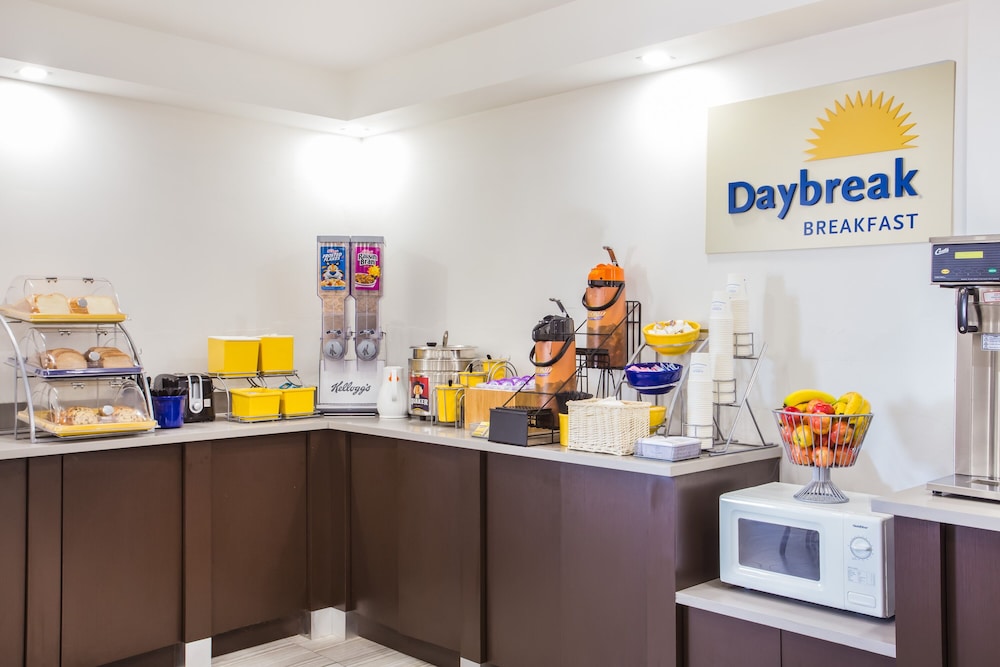 Arya Blu Inn and Suites (Ex Days Inn Ormond Beach Mainsail Oceanfront) 34/43