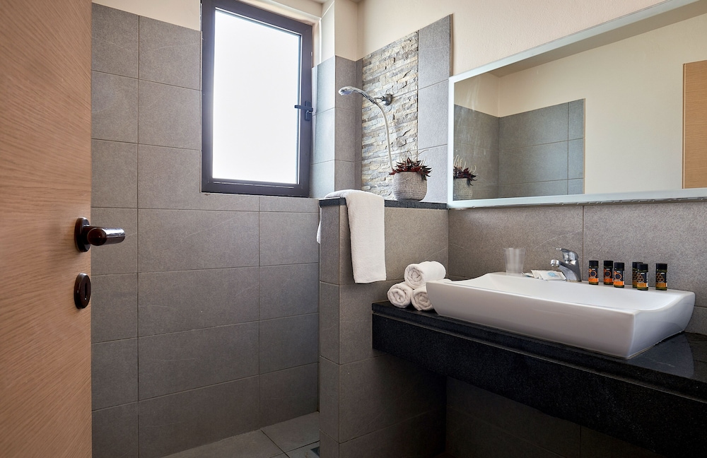 Creteco Hotel & Suites 72/72