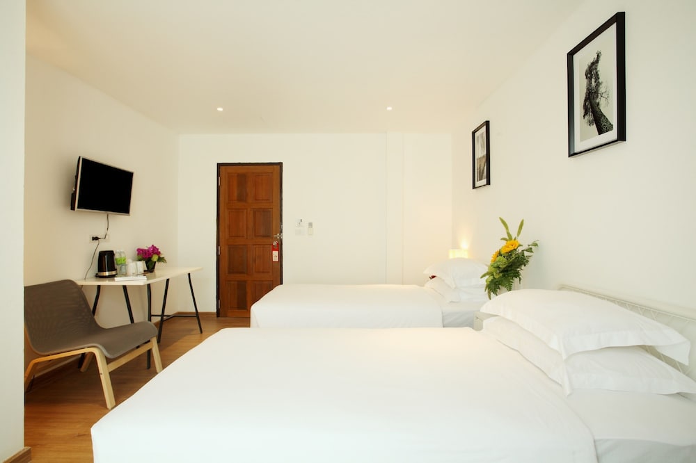 SAFARI BEACH HOTEL 23/48