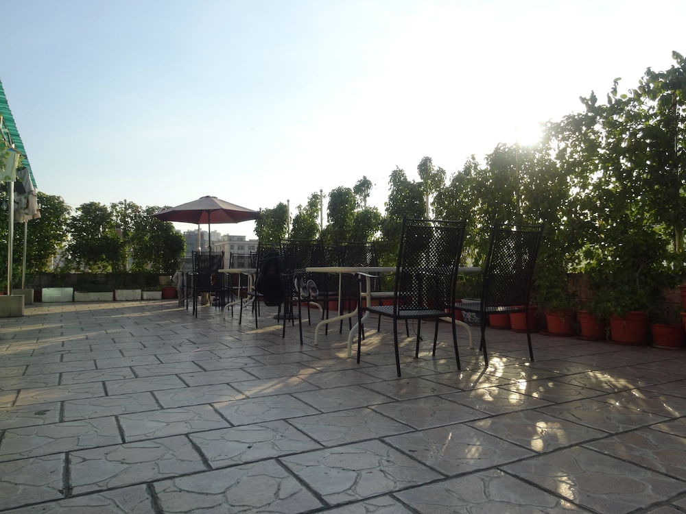 Green Oasis Hotel 42/45