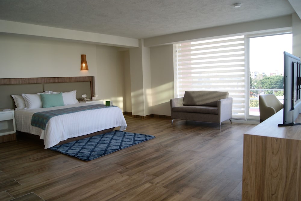 Hotel Velvet Plaza 12/64