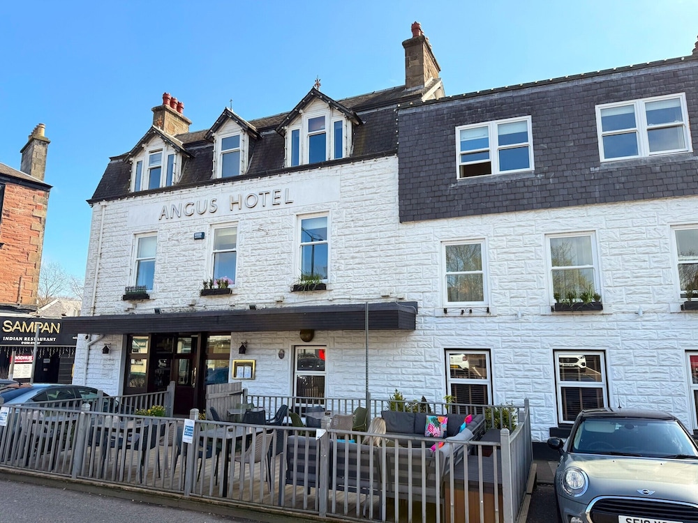 Angus Hotel 2/71