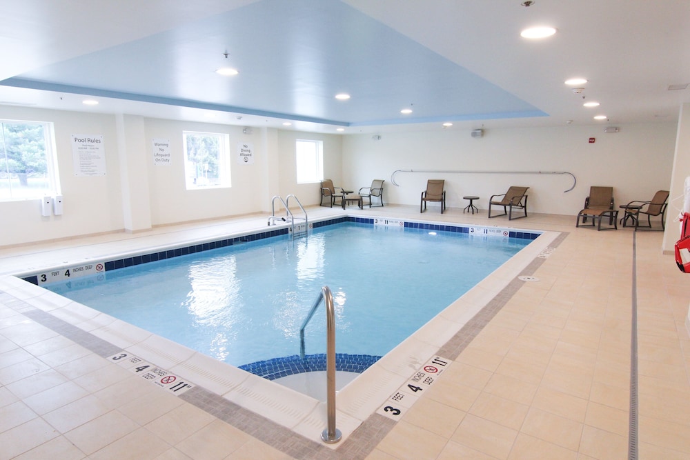 Holiday Inn Express and Suites Peekskill-Lower Hudson Valley 3/55
