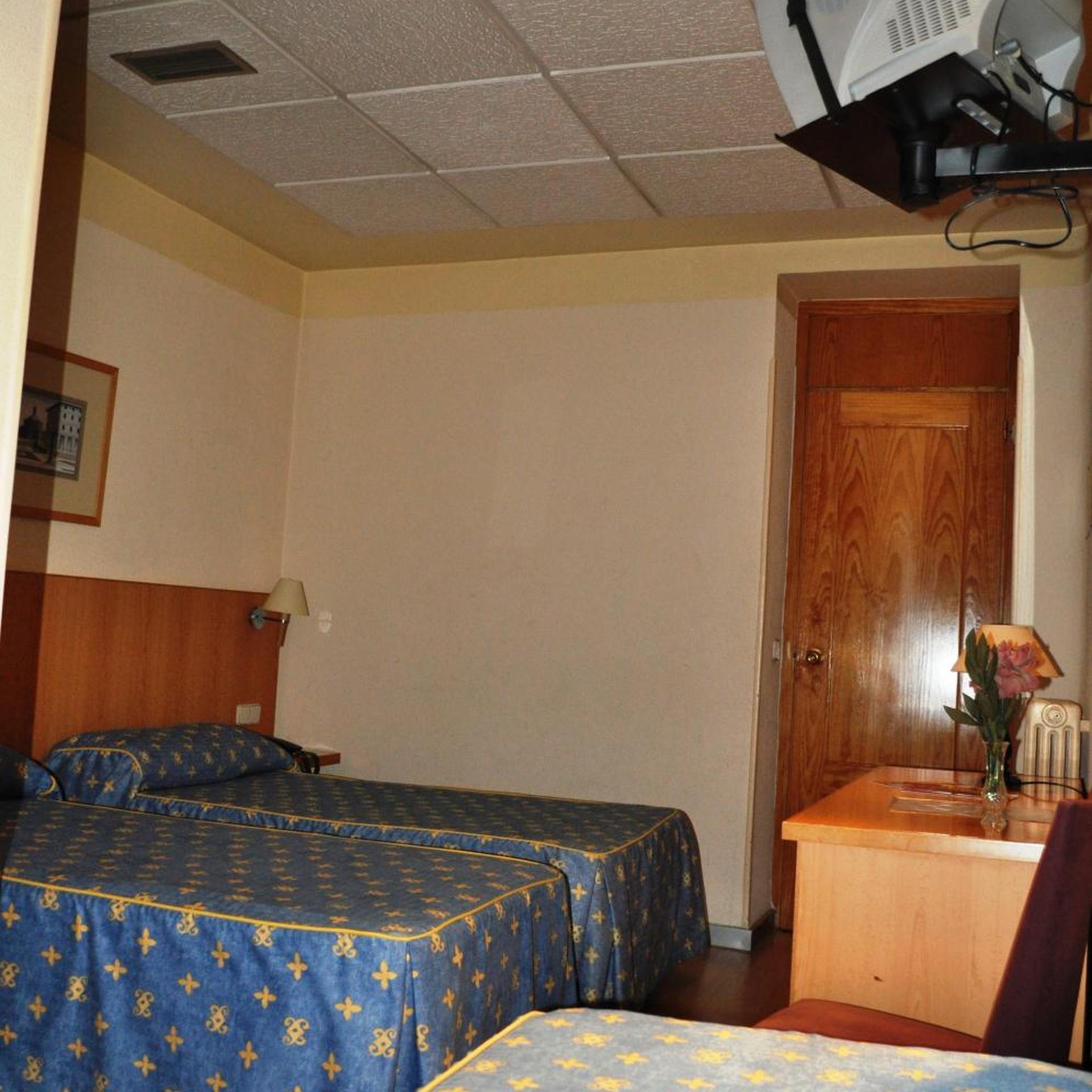 غرفة ثلاثية، Hotel Espana 2/5