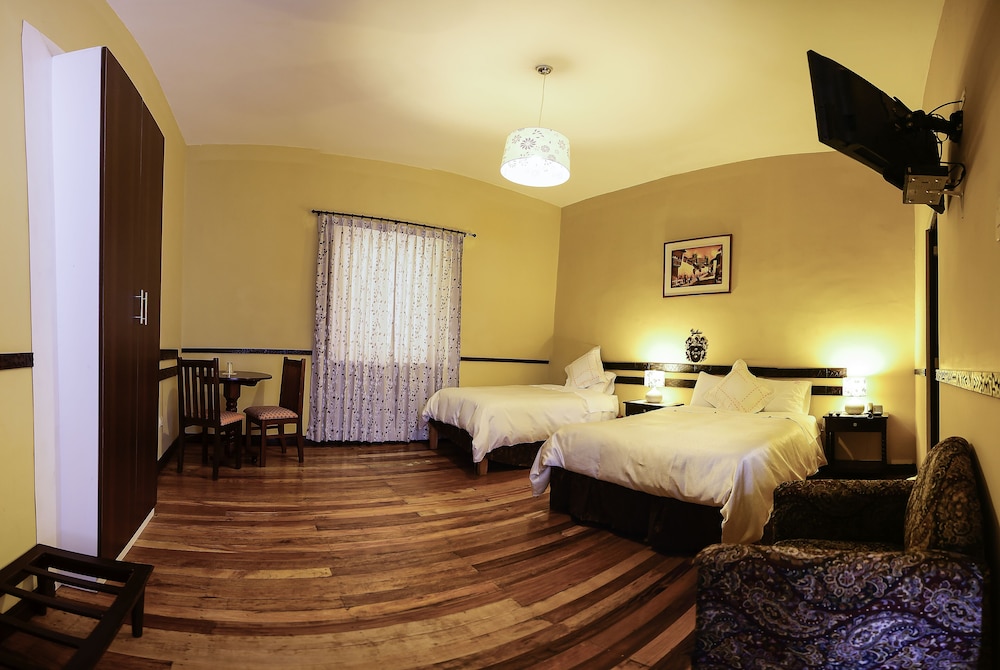 Yabar Hotel Plaza 27/65