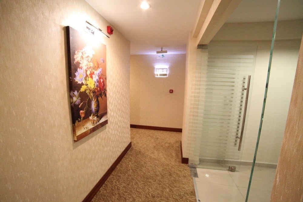 ASRIN BUSINESS HOTEL 41/73