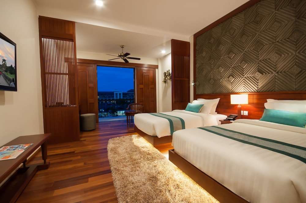 Landmark, Twin Beds