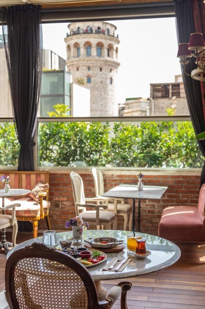 Meroddi Pera Hotel 39/46