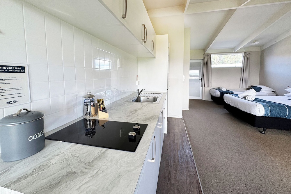 استوديو بانورامي بسرير كوين وسرير فردي بإطلالة على الحديقة مع أريكة، Tahuna Beach Kiwi Holiday Park & Motel 4/6