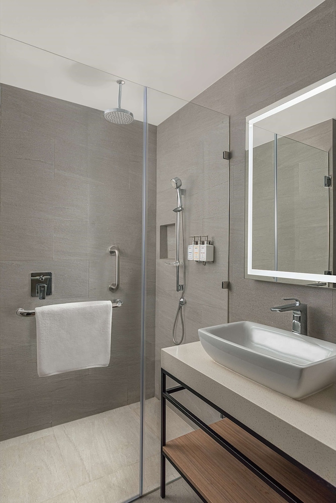 Park Inn By Radisson Bacolod 11/60