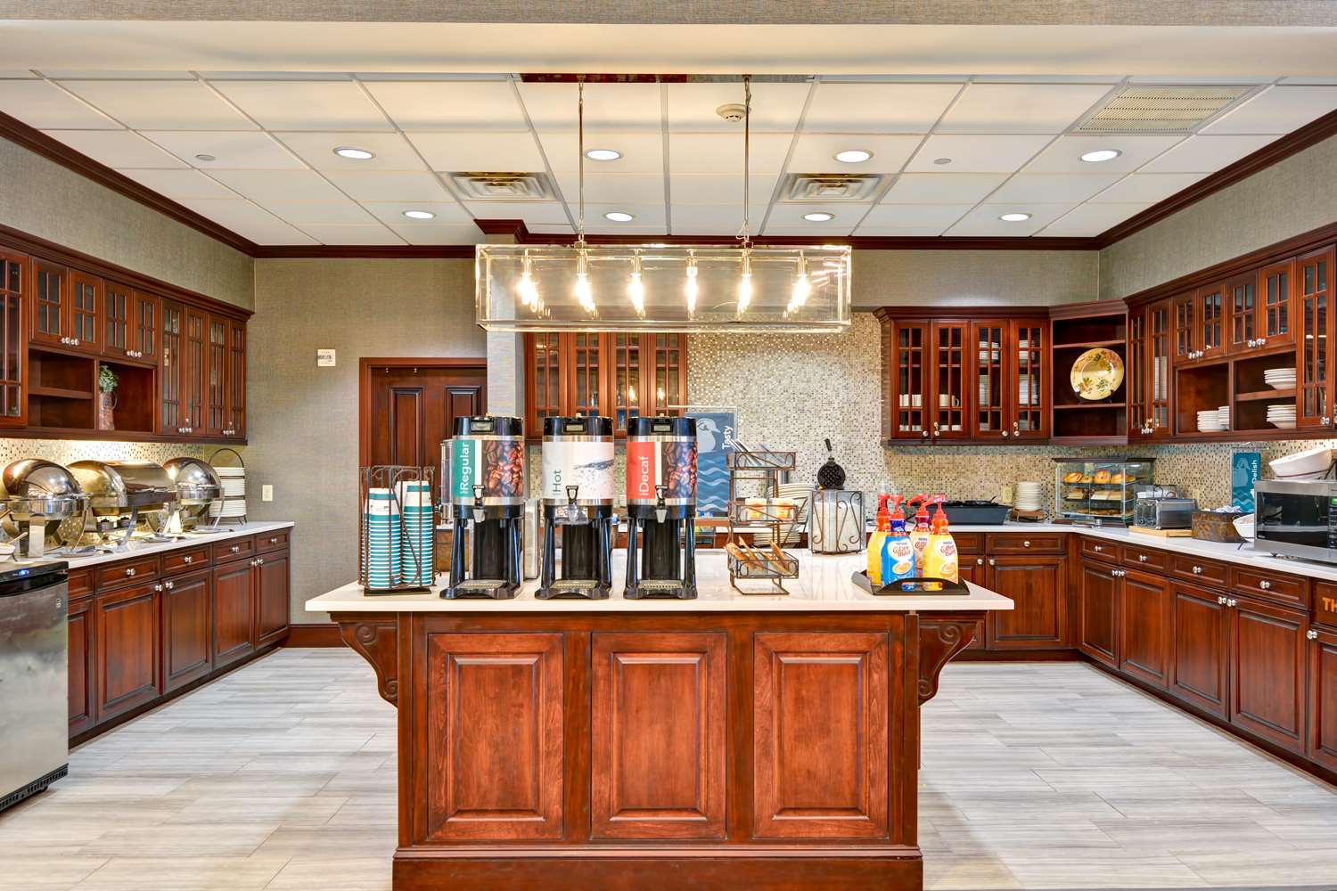 restaurant cafeteria