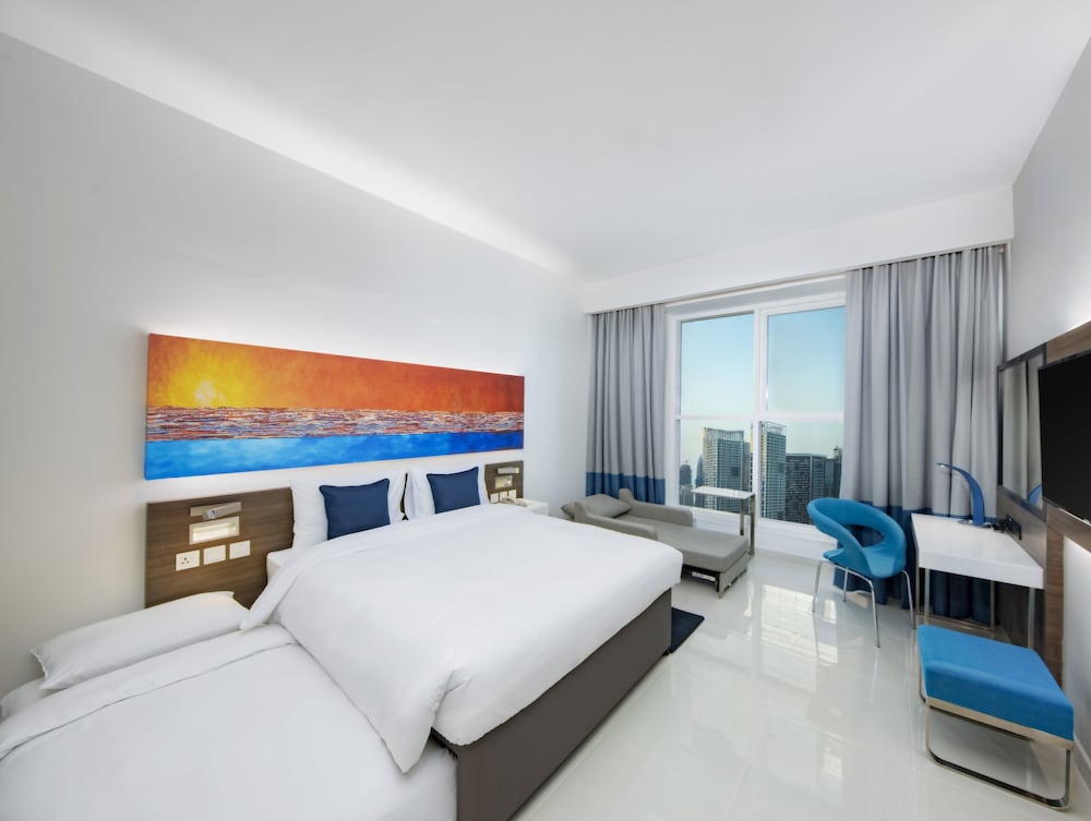 ROOM, DOUBLE BED