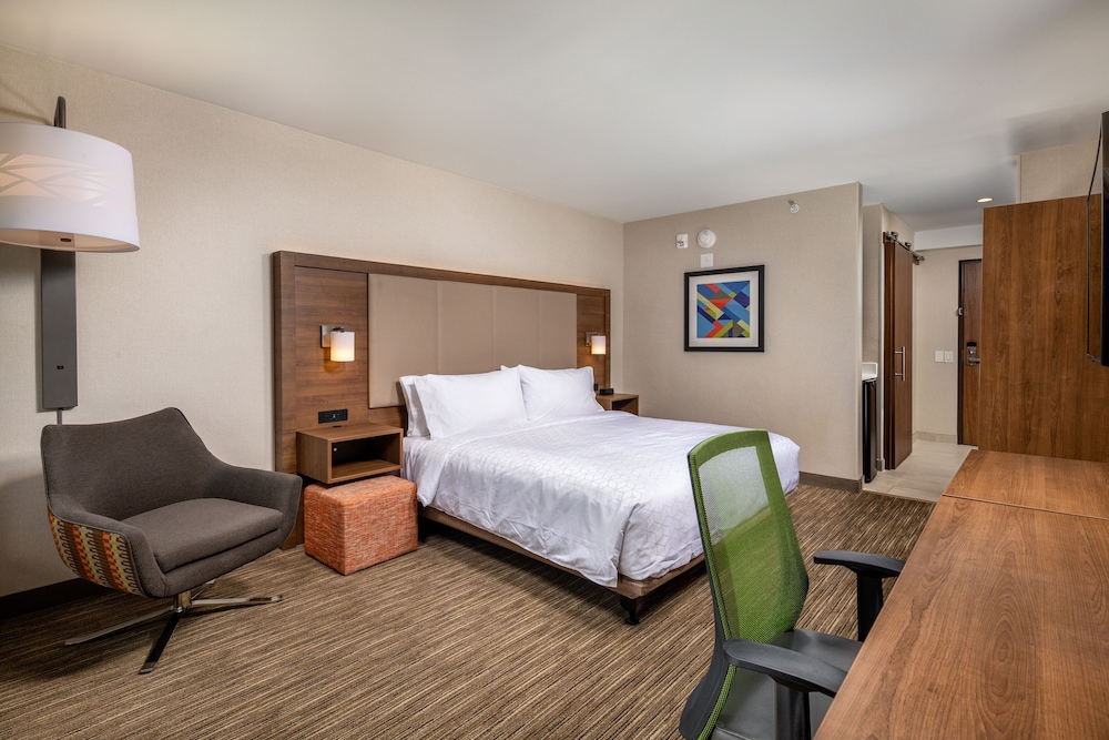 Holiday Inn Express and Suites Chatsworth 26/57