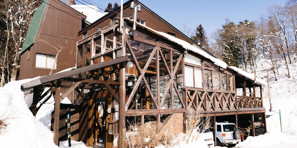 Alp Lodge 2/50
