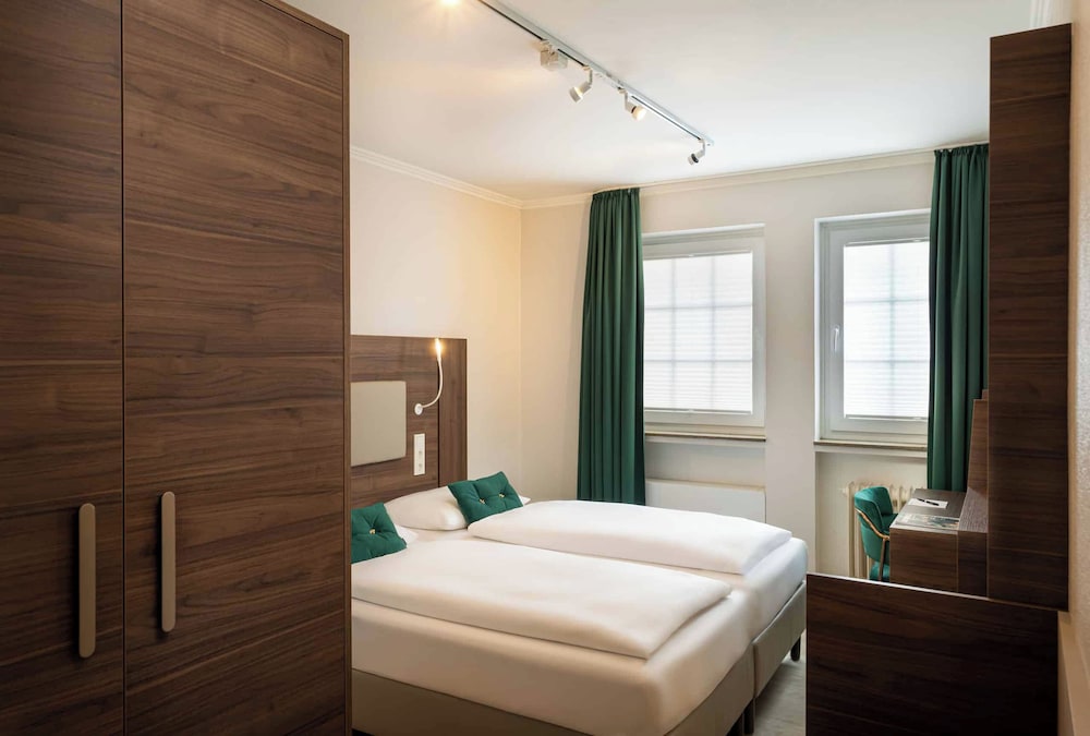 SUPERIOR, DOUBLE BED