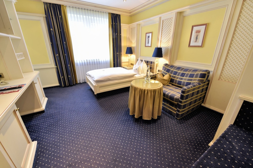 HOTEL COELLNER HOF 14/24