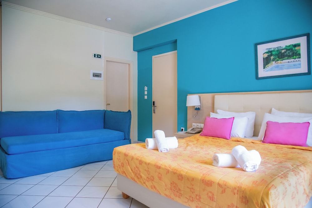ROOM, TRIPLE