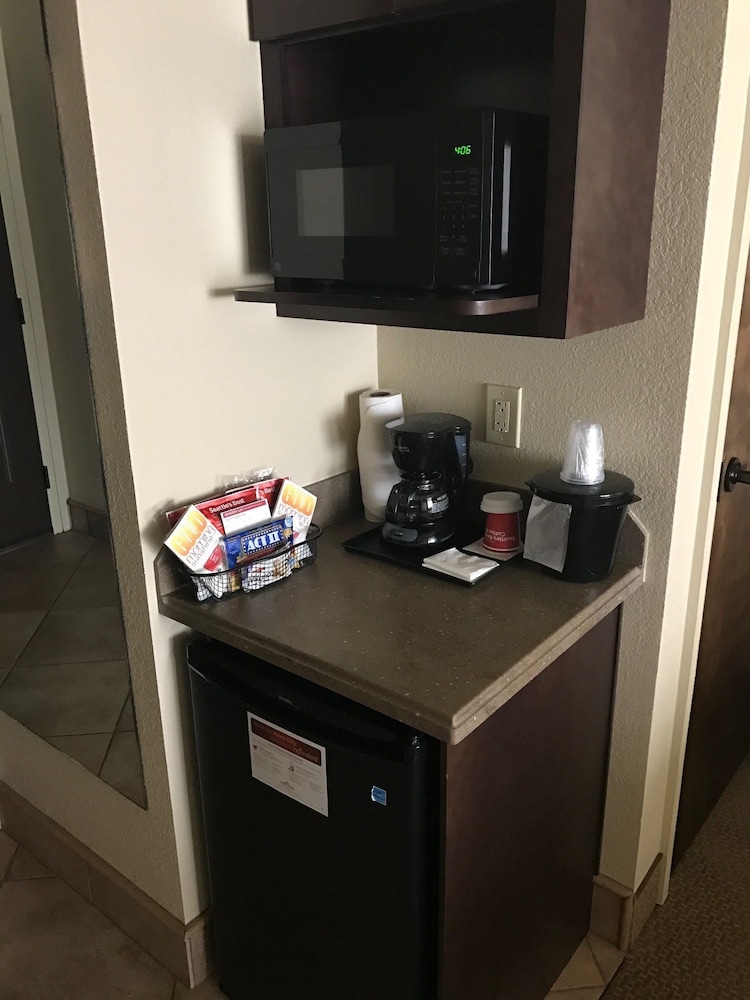 Hawthorn Suites By Wyndham Rome 16/24