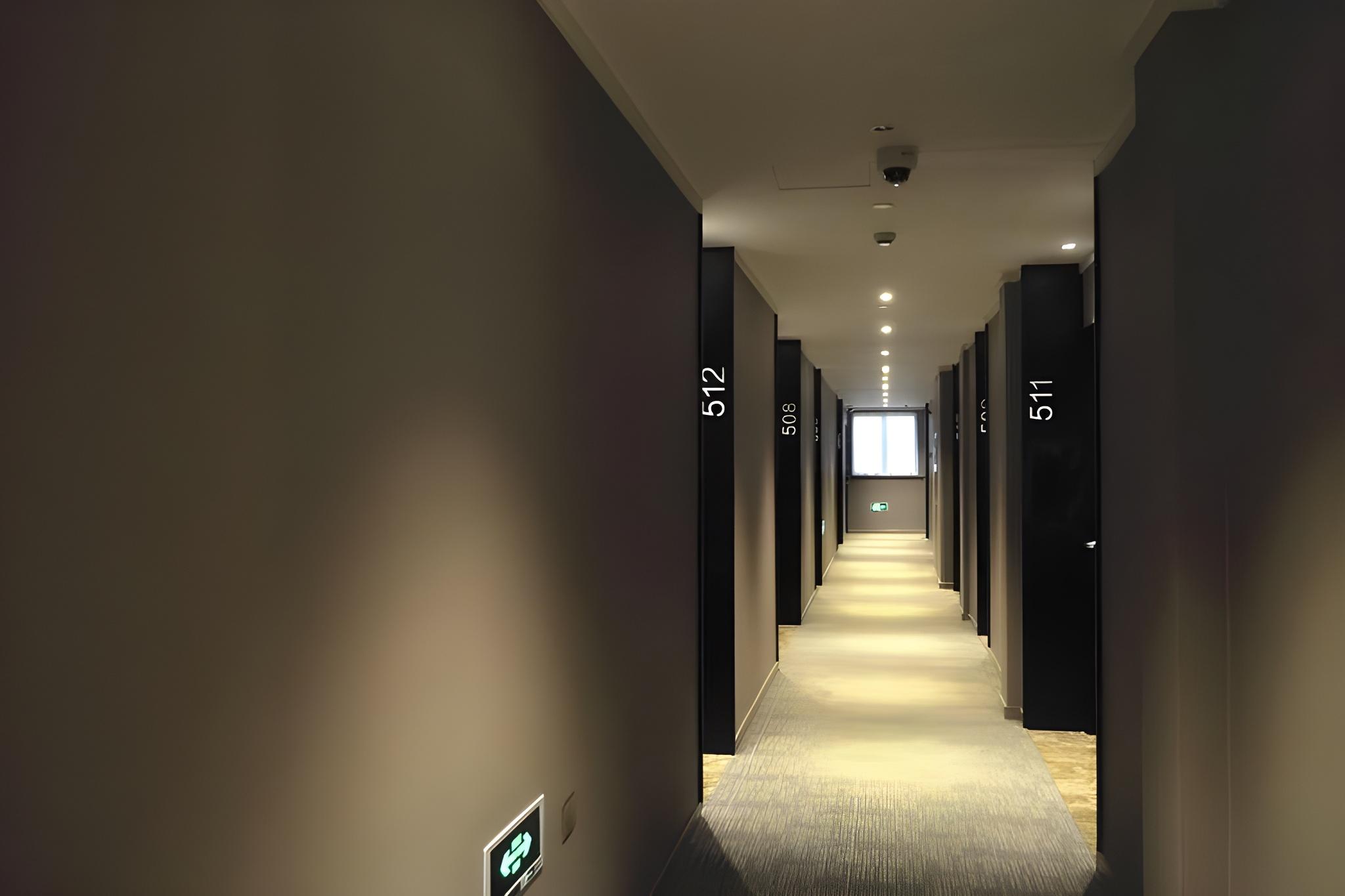 Home Inn Plus (Shanghai Huaihai Road Sinan Road) 24/35